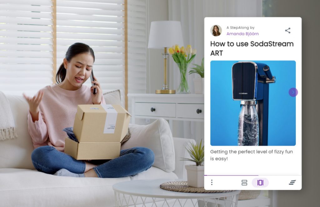 Una mujer hablando por teléfono, con la caja de un producto abierta.